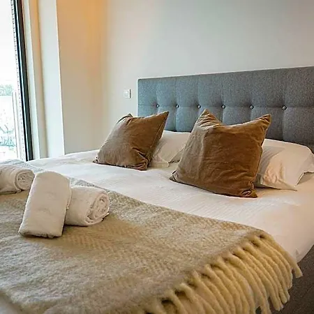 Huswell - Beautiful With Communal Pool And Gym 여관 오스텐드