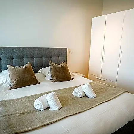 Huswell - Beautiful With Communal Pool And Gym 오스텐드
