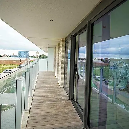 Huswell - Beautiful With Communal Pool And Gym * 오스텐드