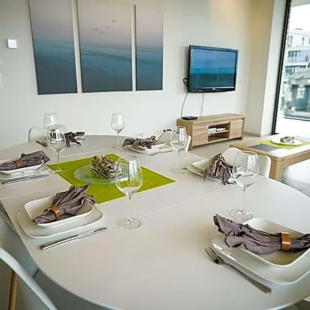 Huswell - Beautiful With Communal Pool And Gym 여관