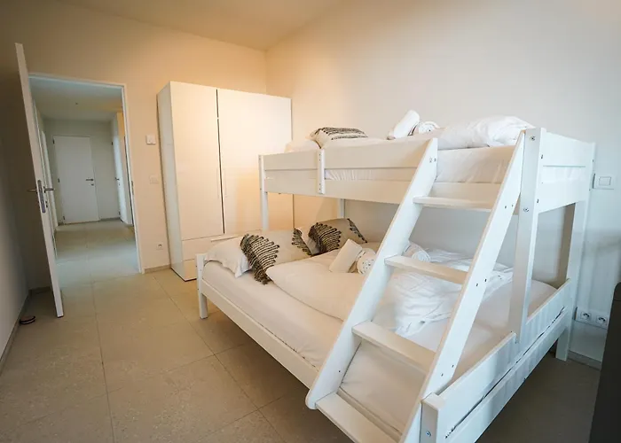 Huswell - Beautiful With Communal Pool And Gym Herberg Oostende