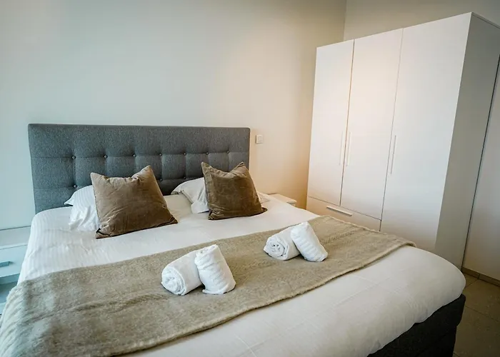 Huswell - Beautiful With Communal Pool And Gym