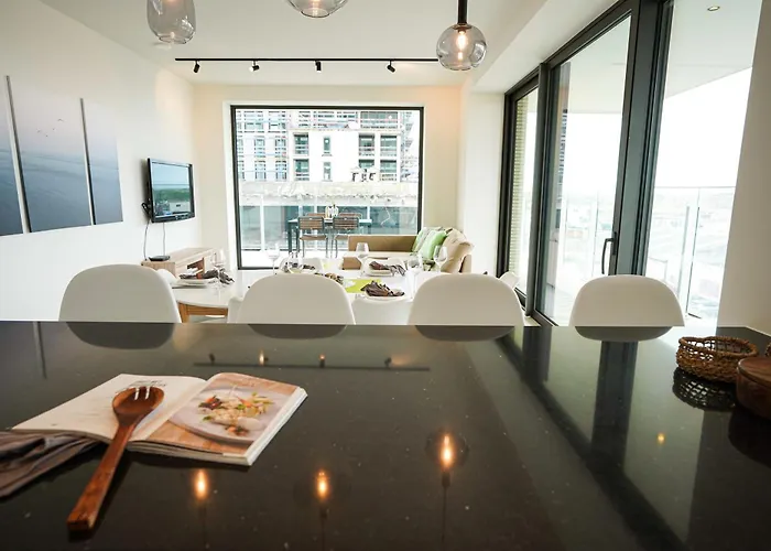 Huswell - Beautiful With Communal Pool And Gym