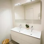Huswell - Beautiful With Communal Pool And Gym