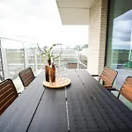 Huswell - Beautiful With Communal Pool And Gym *