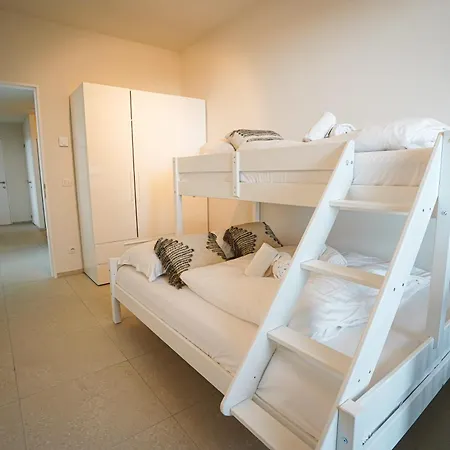 Huswell - Beautiful With Communal Pool And Gym Mini-hôtel Ostende