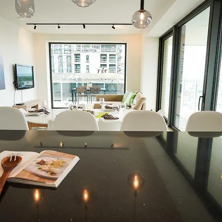 Huswell - Beautiful With Communal Pool And Gym
